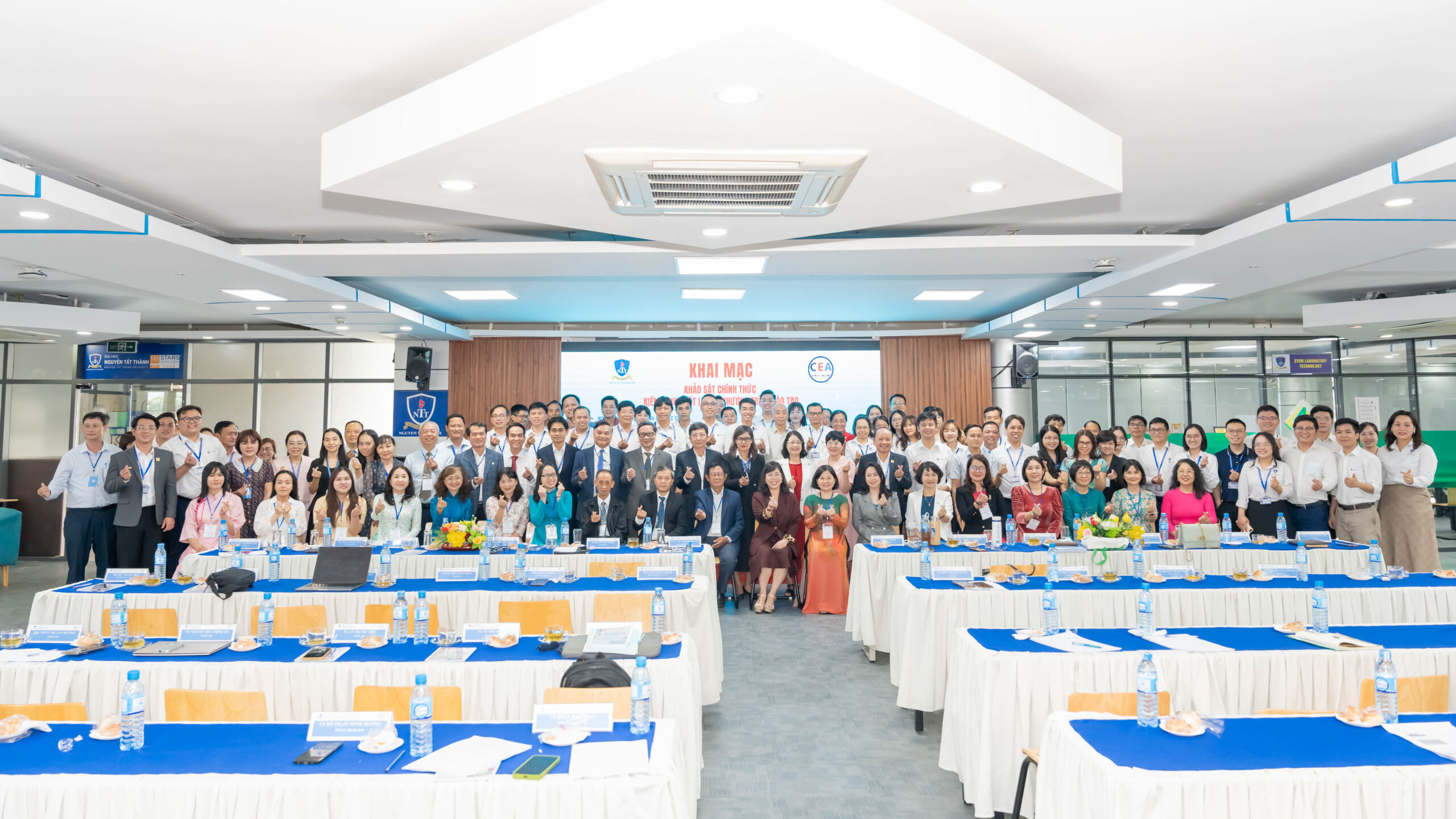 Học viên tham gia quan sát phiên khai mạc khảo sát chính thức tại Trường ĐH Nguyễn Tất Thành